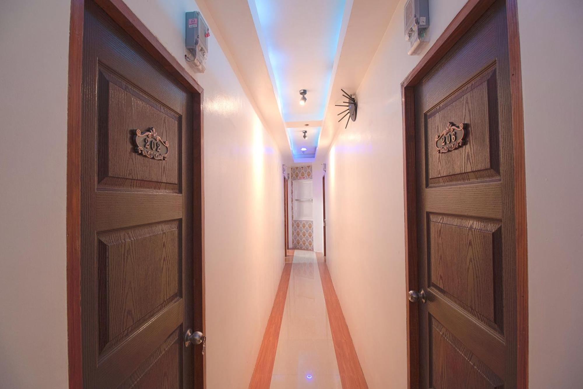 Oyo 685 K Fortune Apartelle 막탄 외부 사진