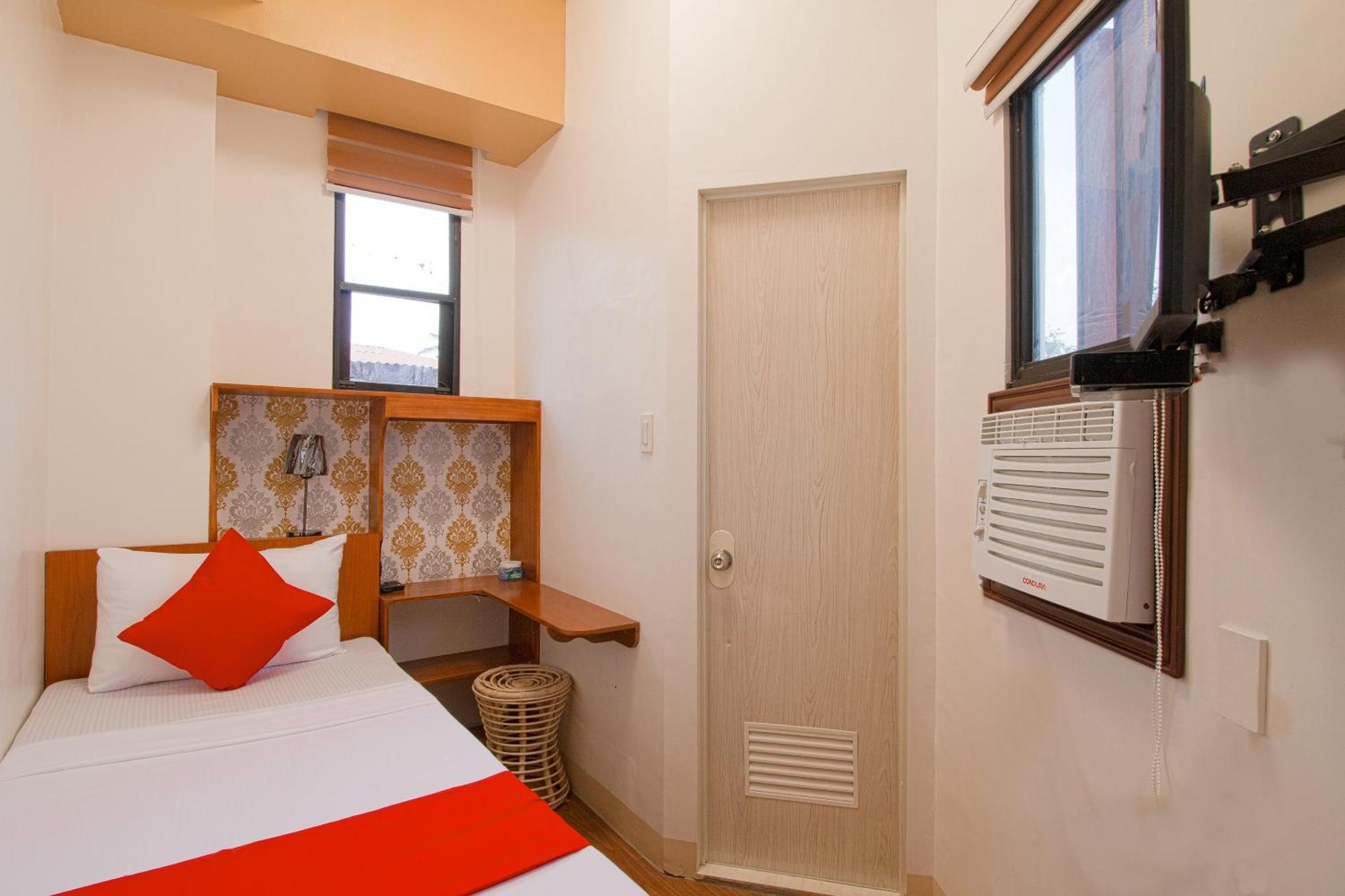Oyo 685 K Fortune Apartelle 막탄 외부 사진